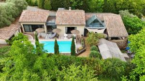an aerial view of a house with a swimming pool at Les Boissèdes in Les Vans