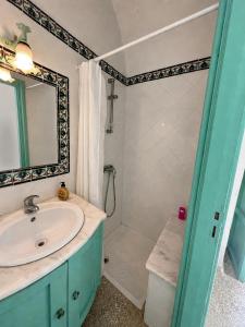 a bathroom with a sink and a shower at Casa Giallo Kelibia - Traditional charm in Kelibia