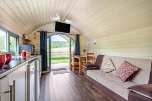 a living room with a couch in a tiny house at 1 Bed in Hereford oc-81292 in Aconbury