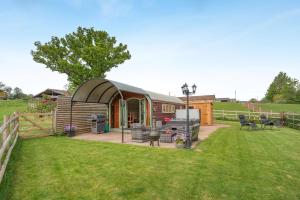 a yurt in the middle of a yard at 1 Bed in Hereford oc-81292 in Aconbury