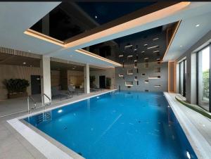 a large swimming pool in a building with a large at Mechelinki Enjoy in Mechelinki