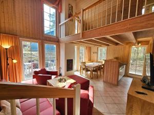a living room with red furniture in a house at Seebrise Baabe in Baabe