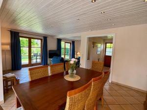 a dining room with a wooden table and chairs at Theodor Heuss in Westerland