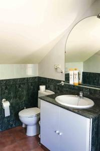 a bathroom with a toilet and a sink at Nueva Villa Ignacia in Arriate +37 photos