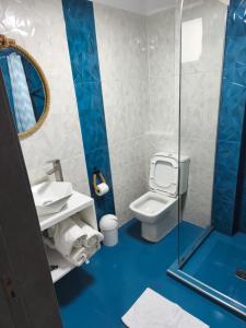 a bathroom with a toilet and a glass shower at Navis Mamaia Nord in Mamaia Sat/Năvodari