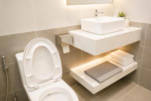 a bathroom with a white toilet and a sink at Khách sạn New Star 2 in Thiện Ngôn