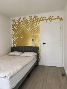 a bedroom with a bed and a yellow wall at Casa Mediteraneana Verde in Alba Iulia
