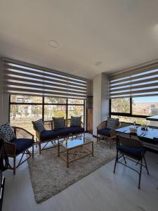 a living room with couches and a table at Aura Exclusive - Achumani in La Paz