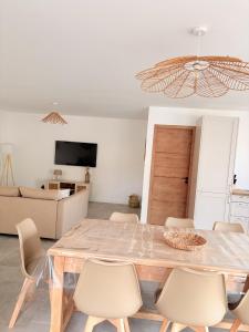 a dining room with a table and chairs at Gite Ô’Violetis in Domvast