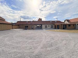 an empty parking lot in front of a building at Gite Ô’Violetis in Domvast