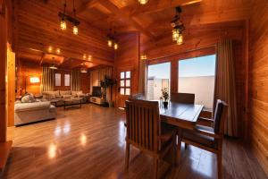 a dining room with a table and a living room at اكواخ مشارف ابها in Mahlal