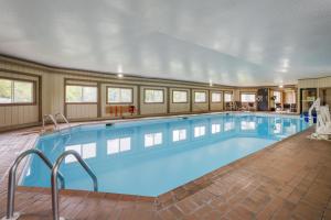 a large pool with blue water in a building at Best Western Indian Oak in Chesterton