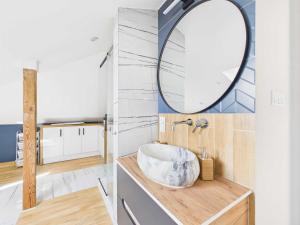 a bathroom with a large mirror and a sink at Radość z Marzeń in Suwałki