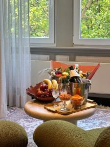 a table with a tray of food on it at La Ruche Oostende in Ostend