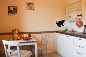 a kitchen with a table with a bowl of fruit at Veneto Stay - Pool Loft in Abano Terme