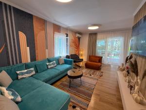 a living room with a blue couch and a table at Villa Zen Oasis in Golem