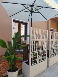 a patio with an umbrella in a house at Sole Relax Pula in Pula