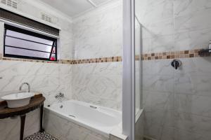 a bathroom with a bath tub and a sink at Safi Luxury Apartment 6 - 2 bedroom in East London