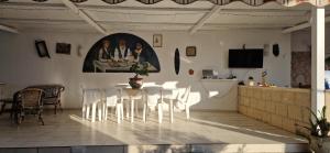 a dining room with a table and chairs at SANTA VENERE Apartments "PARCHEGGIO interno MOTO-AUTO" in Tropea