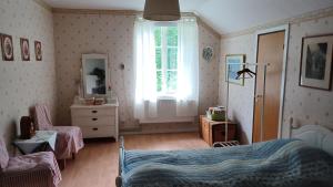 a bedroom with a bed and a dresser and a window at Förvaltarbostaden in Åtvidaberg