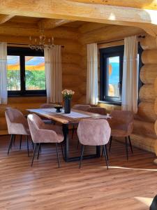 a dining room with a table and chairs at Chalet Marilyn in Topliţa