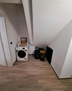 a small room with a microwave and a staircase at La casa rossa in Siderno Marina