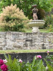a fountain in the middle of a garden with flowers at Schönste Location in Würzburg in Würzburg