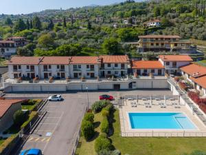 an aerial view of a house with a swimming pool at Casa Vacanze Costa del Sole in Riva di Solto