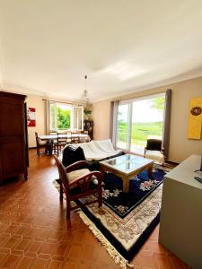 a living room with a couch and a table at Maison familiale champêtre 8 pers in Fontet