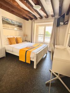 a bedroom with a large bed and a window at L’ESPERANCE in Versailles