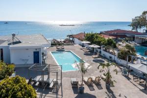 Raffaello Beach Faliraki tesisinde veya buraya yakın yüzme havuzu