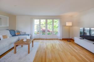 a living room with a couch and a table at Trois Lacs Suites in Erlach