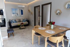 a living room with a table and a couch at Aroma Zia Residences in Lagoúdi Zía