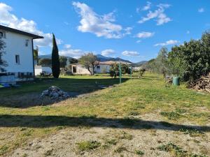 a view of the yard of a house at Comfortable apartment with mountain views in Ghisonaccia +3 photos