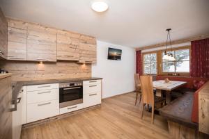 Η κουζίνα ή μικρή κουζίνα στο Hochmuthhof