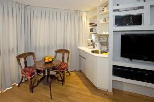 Kuchyň nebo kuchyňský kout v ubytování Romantic suite in Caesarea