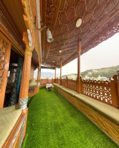 a balcony with green grass on the side of a building at Smith Palace Group Of Houseboats in Srinagar