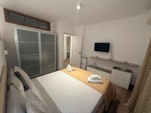 a bedroom with a bed with towels on it at Tropea Home Free Private Parking in Tropea