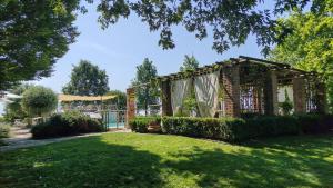 a brick house with a yard with grass at B&B Casazze Dream in Marcaria