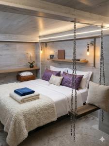 a bedroom with a swinging bed with purple pillows at City Mini Hotel in Chişinău