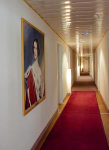 a corridor with a red carpet in a hallway at Grunau Hotel in Bayreuth +53 photos