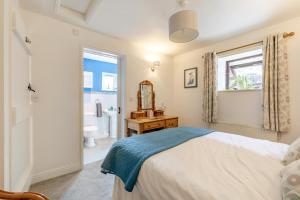 a bedroom with a bed and a bathroom at 1 Bed in Hope Valley oc-pk849 in Bradwell