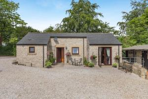 a stone house with a gravel driveway at 1 Bed in Hope Valley oc-pk849 in Bradwell