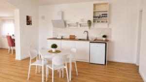 a kitchen with a table and chairs and a sink at Villa Rosa dei Venti in Kaštel