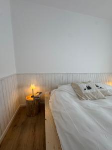a bedroom with a bed and a table with a lamp at Appartamento alla Lupa in Vetriola