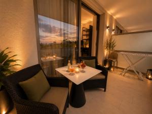 a table and chairs in a room with a window at HOTEL VENICE BEACH HVB 34 Lifestyle 4 Superior in Bibione