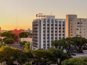 a hotel building with a sign on top of it at Hotel Caiuá in Umuarama