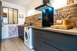 a kitchen with a washer and dryer at Appartement Cool Montagne in Briançon