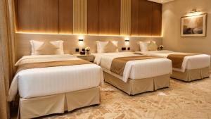 a hotel room with two beds in a room at دار السناء للشقق المخدومة Dar Al Sanaa Serviced Apartments in Jeddah +56 photos