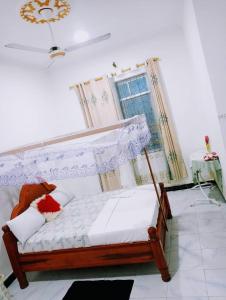 a bedroom with a bed with a canopy and a window at bed and breakfast in Kidoti
